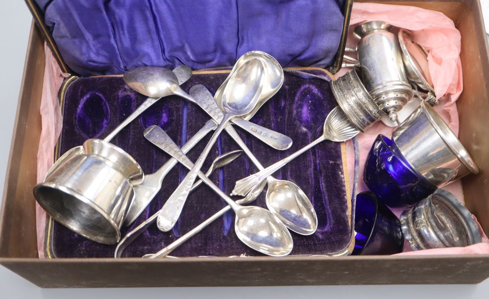 Small silver: three cruets, spoons and cased coffee spoons, 397 grams gross
